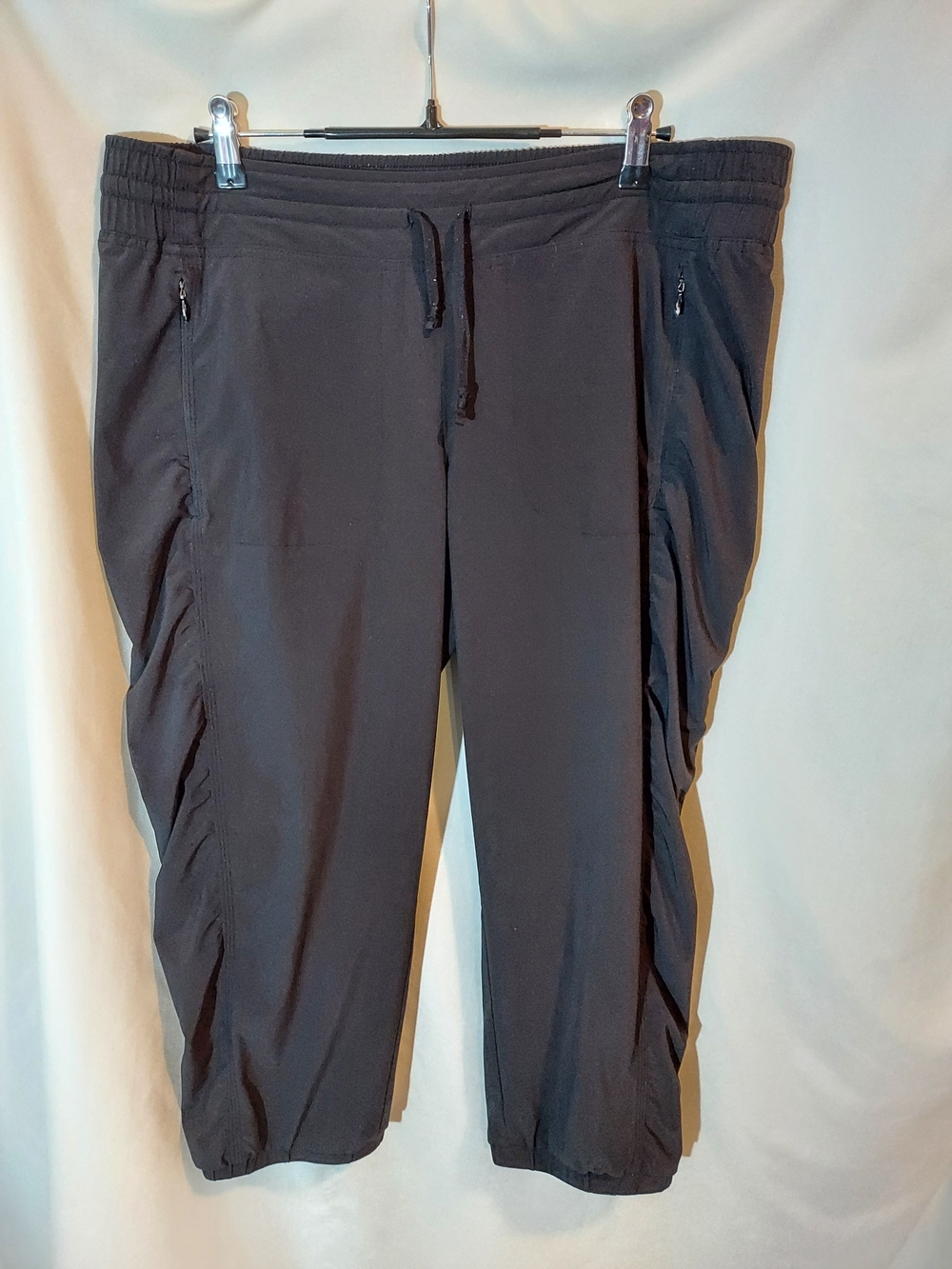 Athleta La Viva Ruched Crop Capri Pants Black Drawstring Zipper Pockets Sz 12